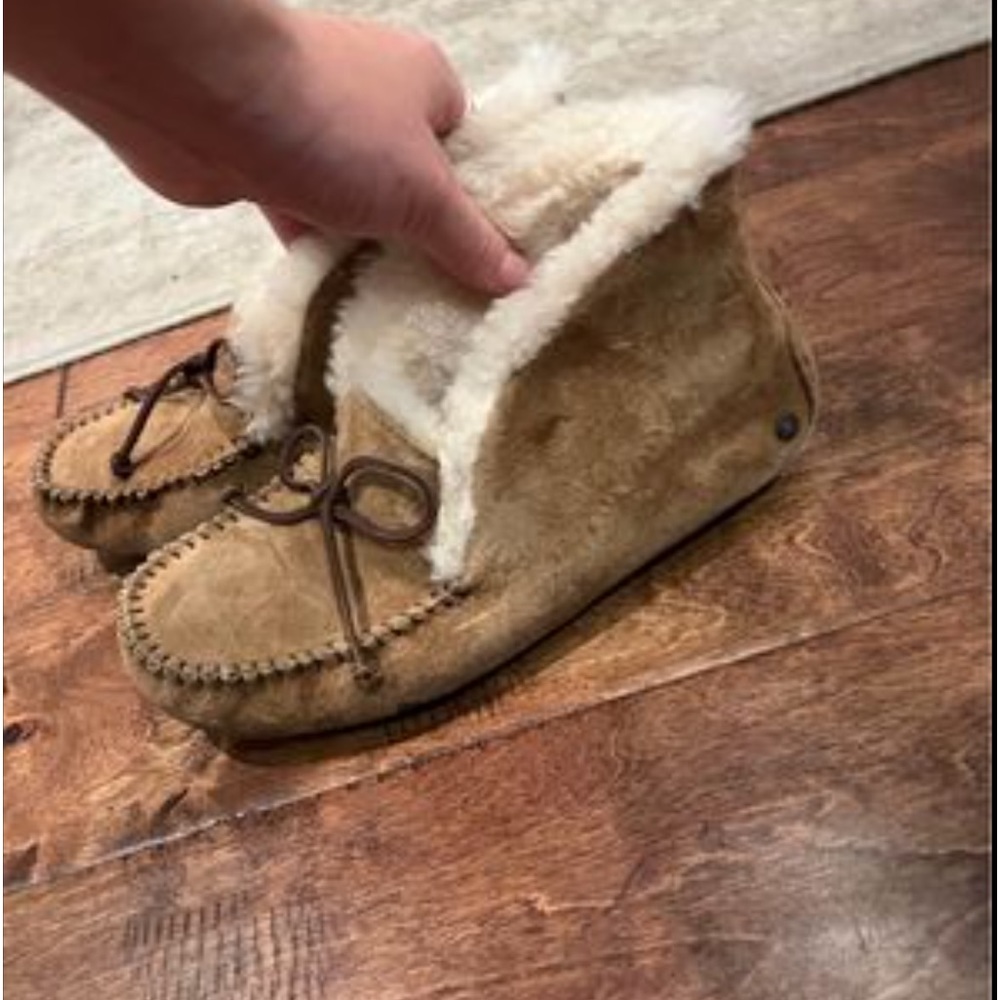 Ugg house shoes